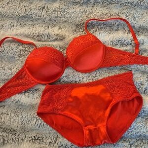 90s Vinatge Women's Red Lace Bra and Brief Set